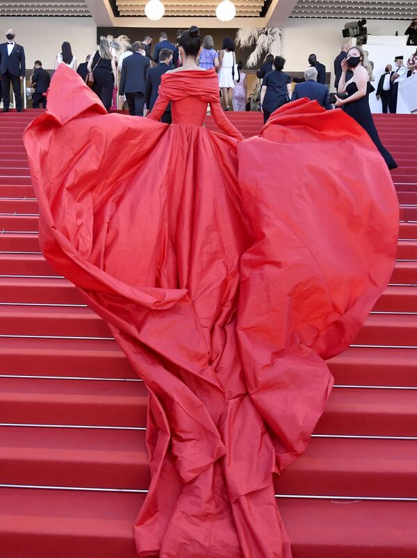 Bloggerul spaniol Marta Lozano pe covorul roșu la Festivalul de Film de la Cannes. - Sputnik Moldova