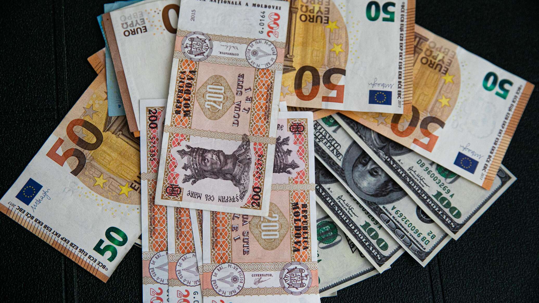 Банк молдовы валюта. Валюта Молдовы. Национальная валюта Молдавии. Доллары в молдавских леях. Евро в Леи.