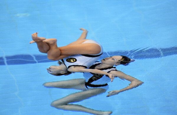Campioane la Jocurile Olimpice din anul 2000 la înot sincronizat Olga Brusnikina și Maria Kiseleva de la Sydney - Sputnik Moldova-România