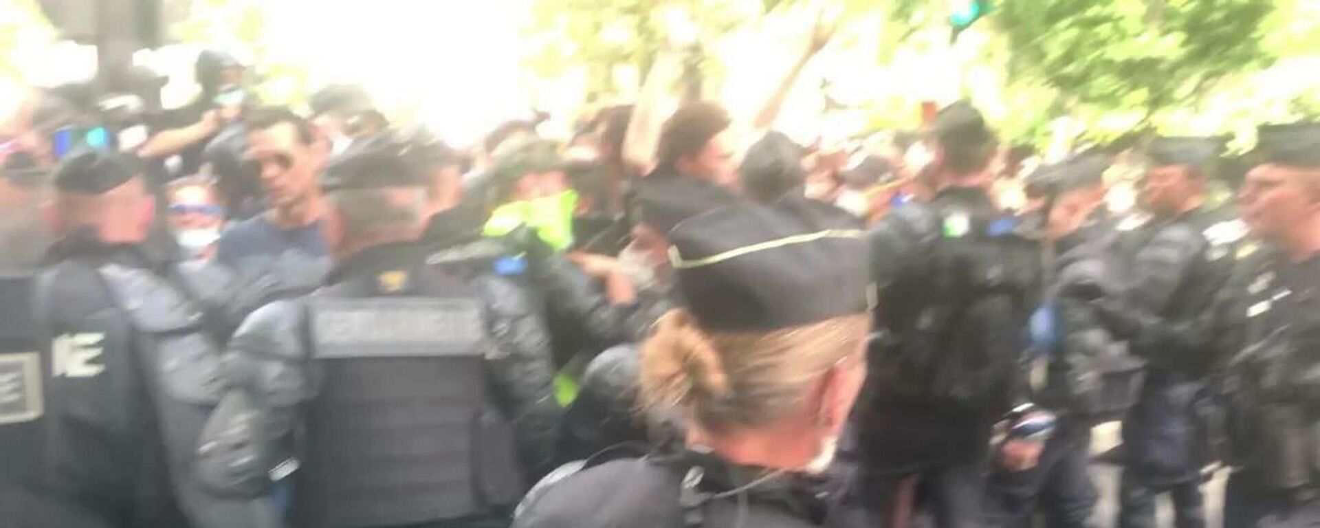 France: Clashes with police as protesters rally against newly-introduced COVID restrictions
 - Sputnik Moldova-România, 1920, 25.07.2021