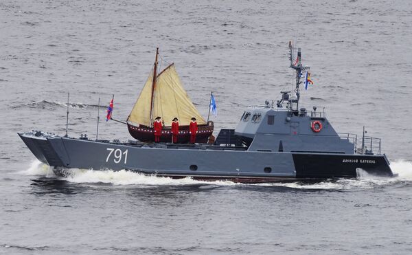 Barca de desant a proiectului 11770 „Aleksey Barinov” la Parada Navală în cinstea Zilei Marinei de la Sankt Petersburg. - Sputnik Moldova