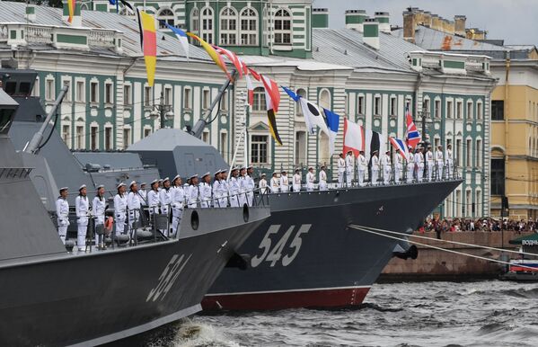 Участники главного военно-морского парада в честь Дня ВМФ в Санкт-Петербурге. - Sputnik Молдова
