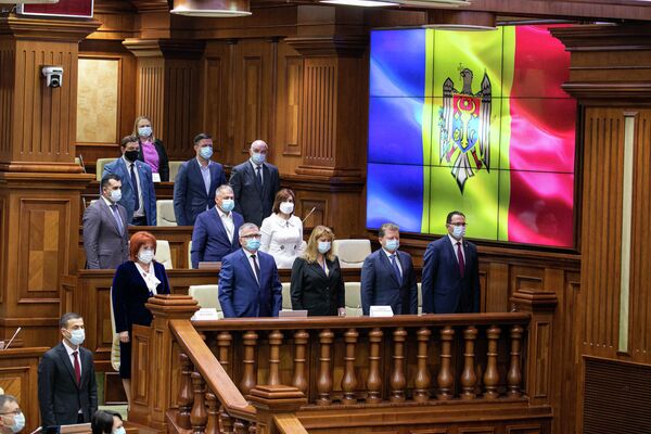 Judecătorii Curții Constituționale și membrii Comisiei Electorale Centrale la ședința de constituire a Parlamentului - Sputnik Moldova