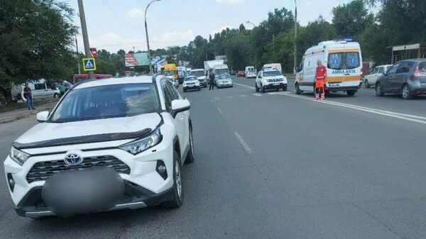 O femeie a fost lovită mortal de o mașină, în timp ce traversa regulamentar strada - Sputnik Moldova