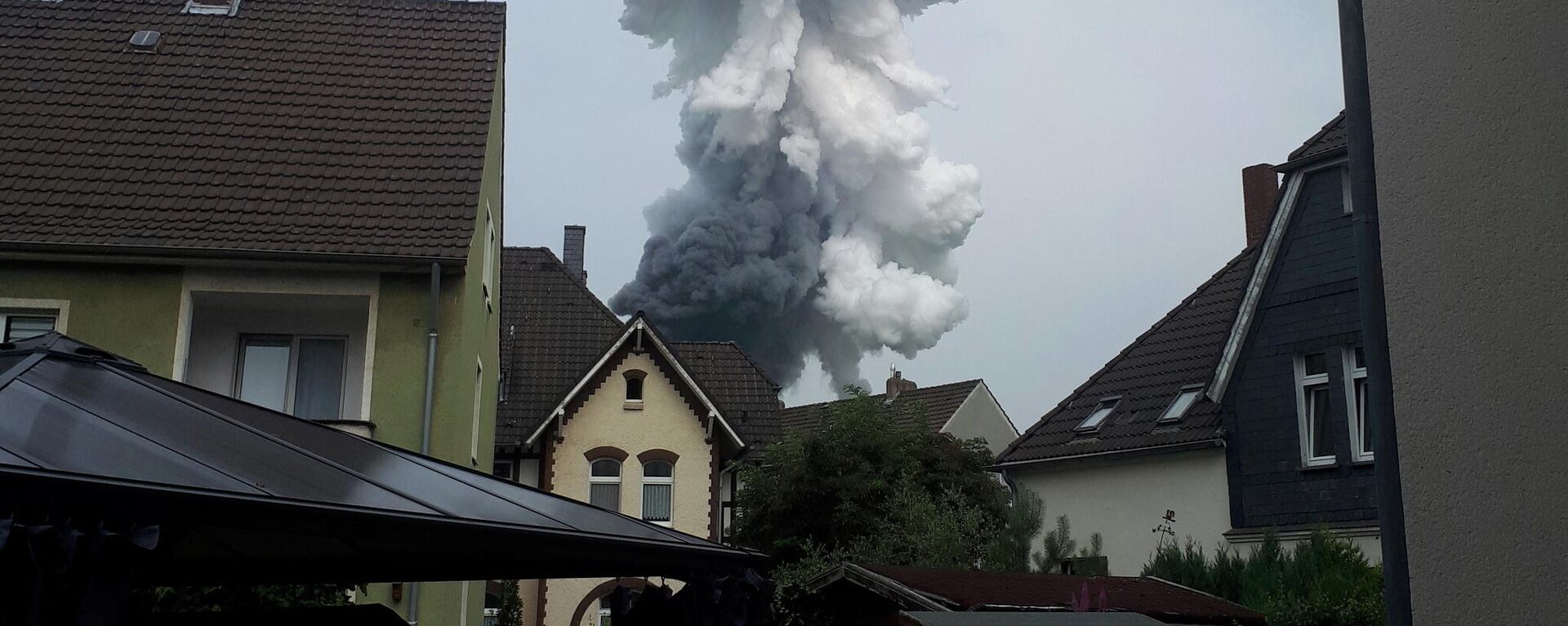 момента взрыва на химическом заводе в немецком Леверкузене - Sputnik Молдова, 1920, 27.07.2021