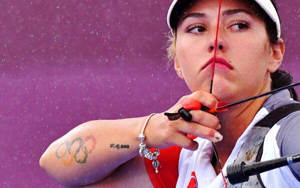 Турецкая лучница Ясемин Анагоз на Олимпийских играх в Токио-2020. - Sputnik Молдова