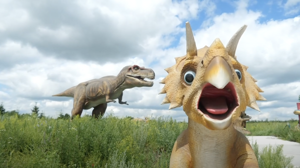 Динозавры притулились: недостроенный парк аттракционов под Тулой стал популярен в интернете
 - Sputnik Молдова