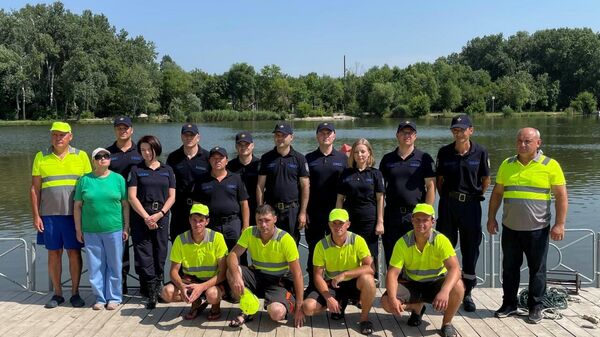 В Молдове 16 спасателей получили сертификаты водолазов - Sputnik Молдова