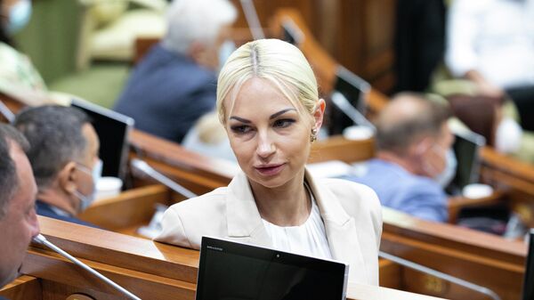 Марина Таубер в парламенте - Sputnik Молдова