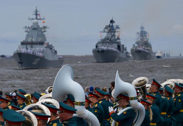 Главный военно-морской парад в честь Дня ВМФ в Кронштадте - Sputnik Молдова