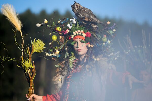 Артистка на этническом празднике Питрау в селе Зюри в Татарстане - Sputnik Молдова