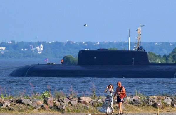 Подводная лодка Орел на рейде в Кронштадте в преддверии Дня ВМФ - Sputnik Молдова