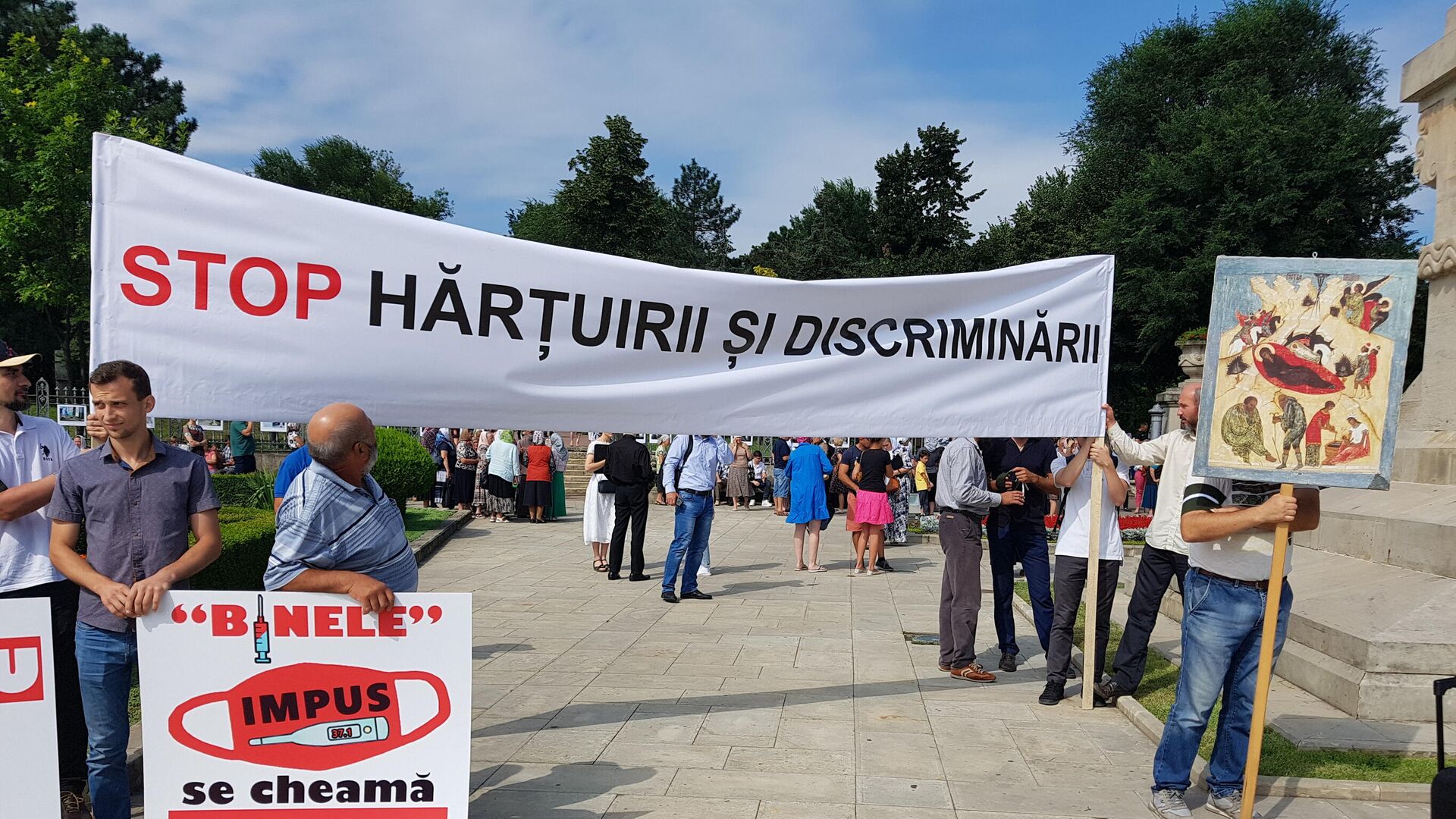 Zeci de preoți protestează în centrul Capitalei împotriva vaccinării obligatorii - Sputnik Moldova, 1920, 03.08.2021