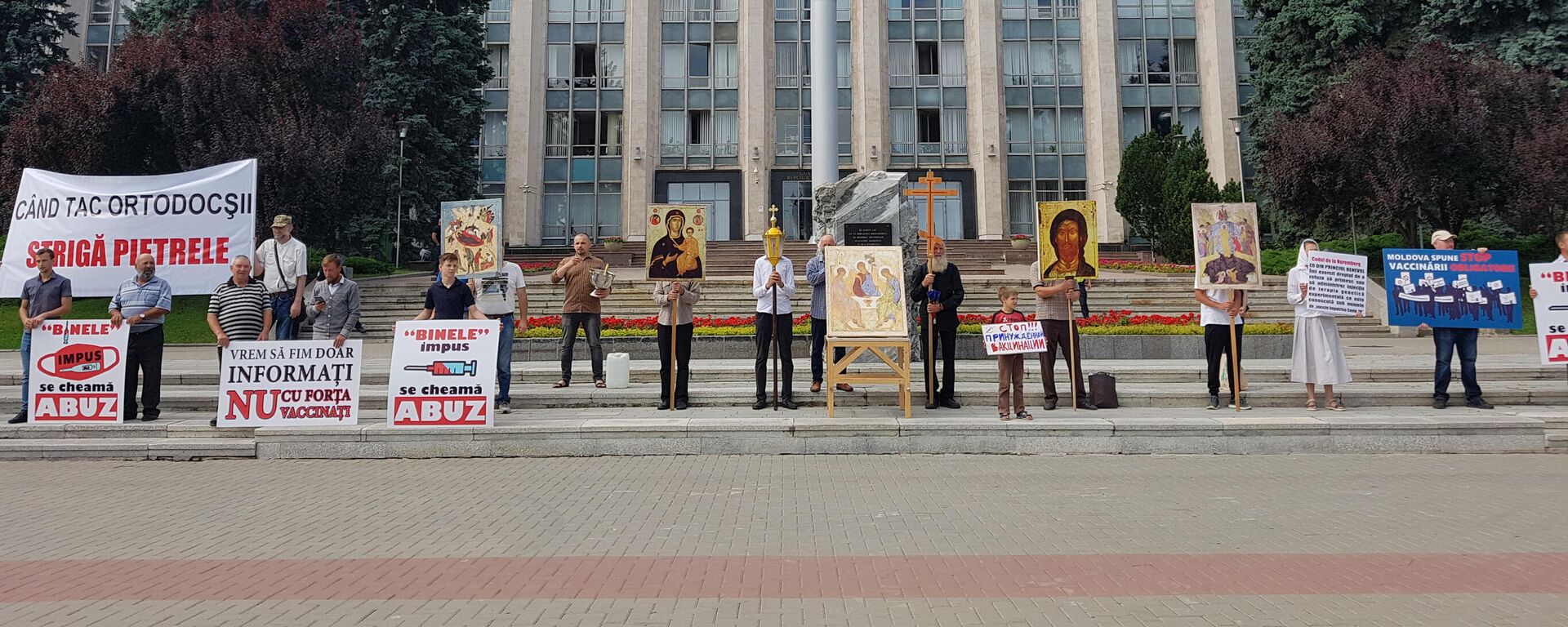 Zeci de preoți protestează în centrul Capitalei împotriva vaccinării obligatorii - Sputnik Moldova, 1920, 04.08.2021