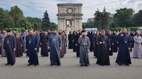 Протест верующих на центральной площади Кишинева - Sputnik Молдова
