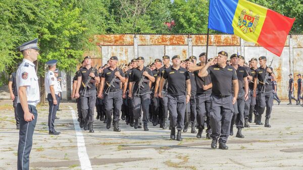 
Сотрудники МВД готовятся к военному параду - Sputnik Молдова