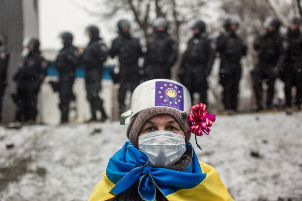 Участница протестных митингов за евроинтеграцию Украины на улице Грушевского в Киеве - Sputnik Молдова