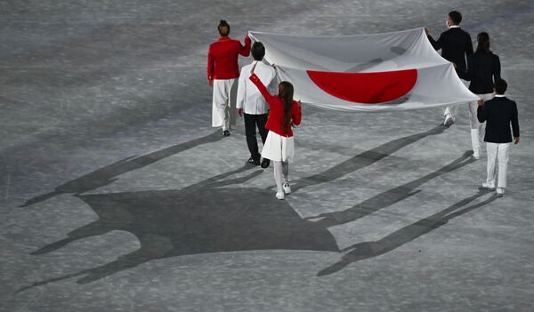 Флаг Японии на торжественной церемонии закрытия XXXII летних Олимпийских игр в Токио - Sputnik Moldova-România