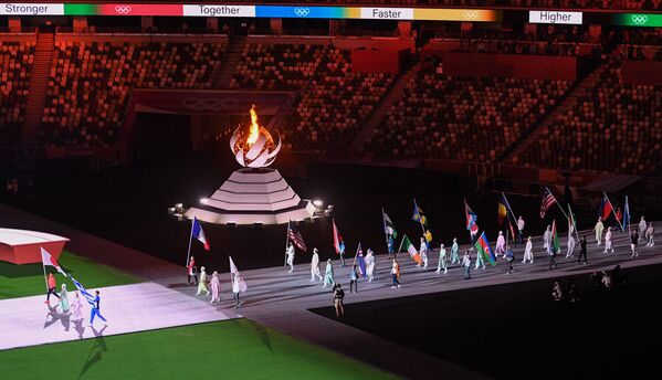 Парад атлетов на торжественной церемонии закрытия XXXII летних Олимпийских игр в Токио - Sputnik Moldova-România