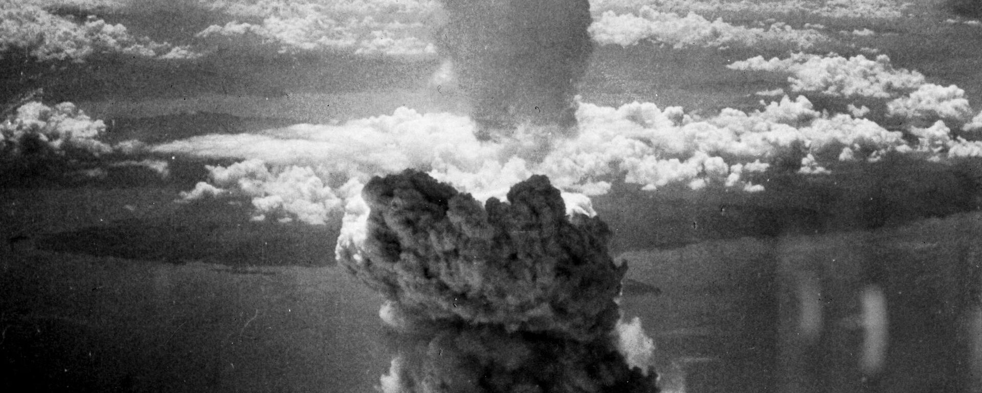 Norul ciupercă provocat de explozia aruncării celei de-a doua bombe atomice - Sputnik Moldova, 1920, 09.08.2022