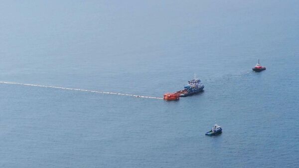 Russia: Drone footage captures extent of oil spill near Novorossiysk - Sputnik Молдова