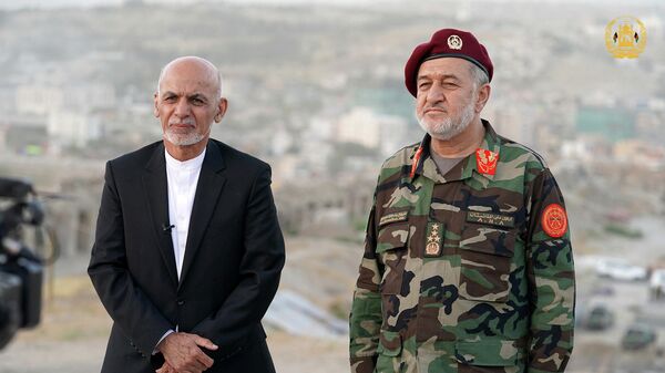Президент Афганистана Ашраф Гани и исполняющий обязанности министра обороны Бисмилла Хан Мохаммади - Sputnik Молдова