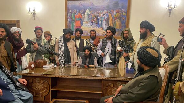 Боевики Талибана берут под свой контроль президентский дворец Афганистана - Sputnik Moldova-România