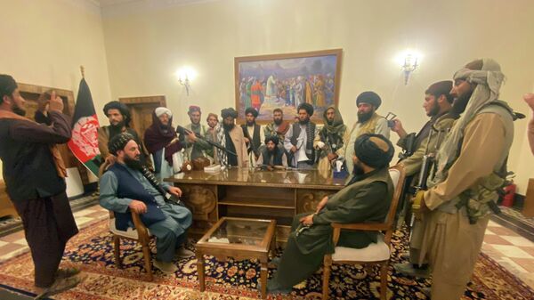 Боевики Талибана берут под свой контроль президентский дворец Афганистана - Sputnik Moldova