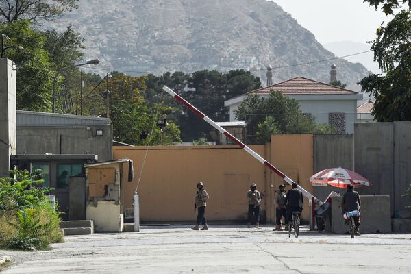 Служба безопасности у Зеленой зоны в Кабуле - Sputnik Молдова
