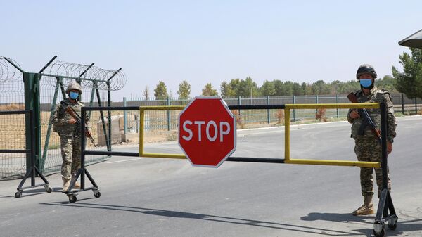 Пограничники на блокпосту на узбекско-афганской границе в Айритоме - Sputnik Молдова