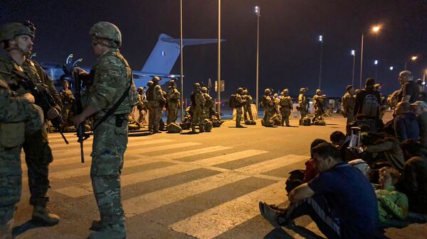 Солдаты французской армии в аэропорту Кабула  - Sputnik Moldova-România