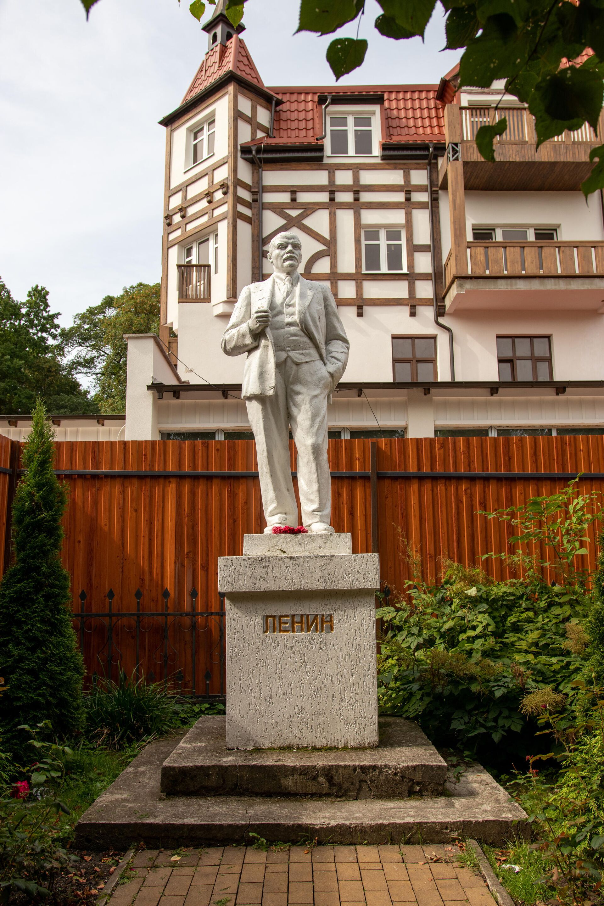  Lenin si Kurhaus, cladire-hotel de secol XIX - Sputnik Moldova-România, 1920, 17.08.2021