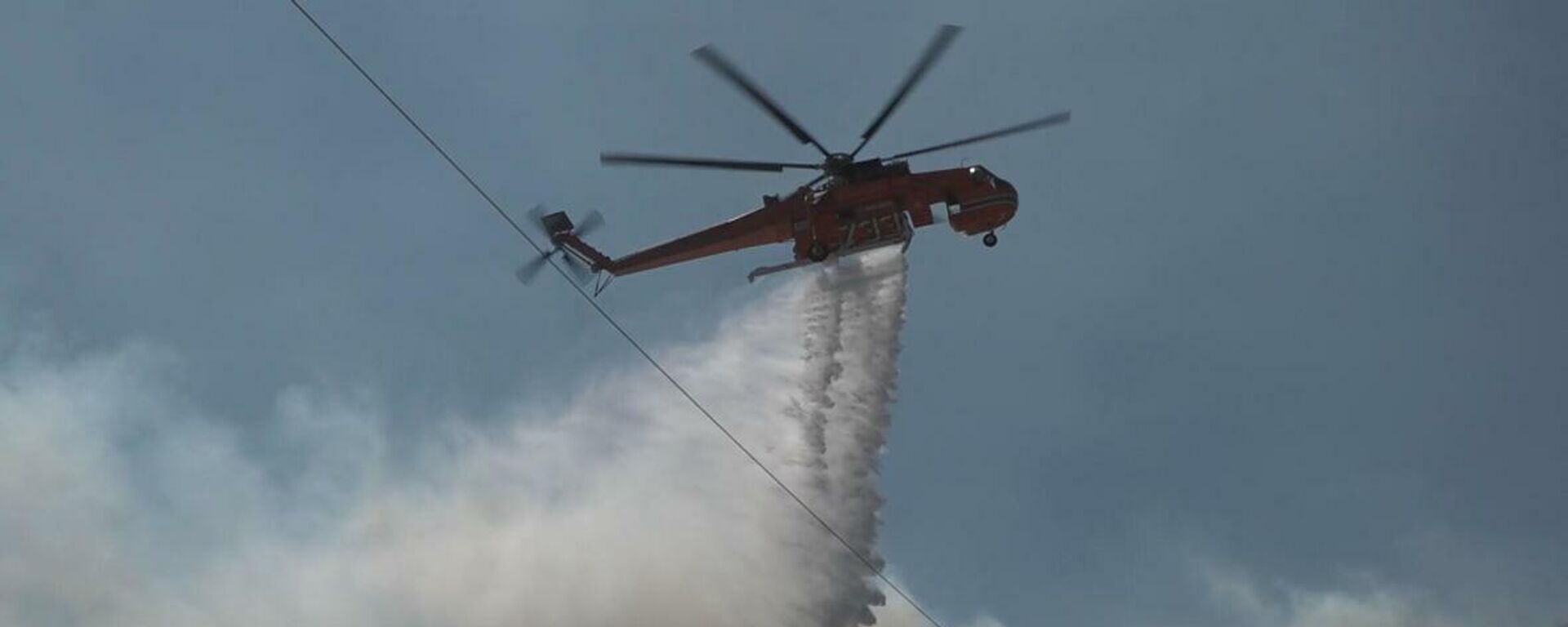 Greece: Firefighting choppers combat wildfires outside Athens - Sputnik Moldova-România, 1920, 17.08.2021