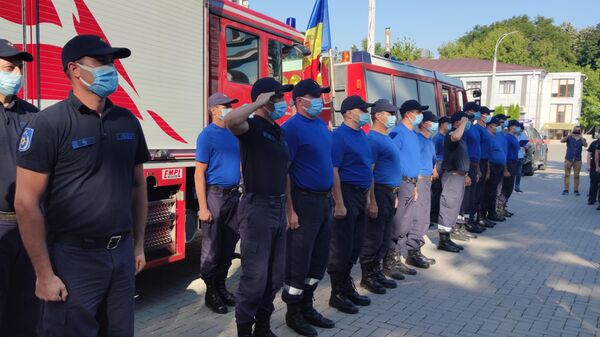 Встреча молдавских пожарных, тушивших пожары в Греции - Sputnik Moldova