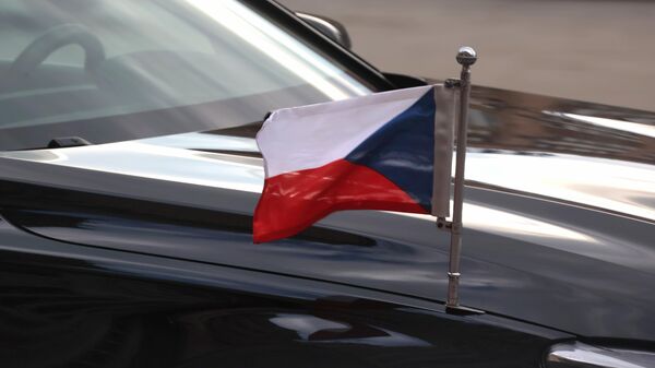Флаг Чехии на автомобиле посольства - Sputnik Молдова