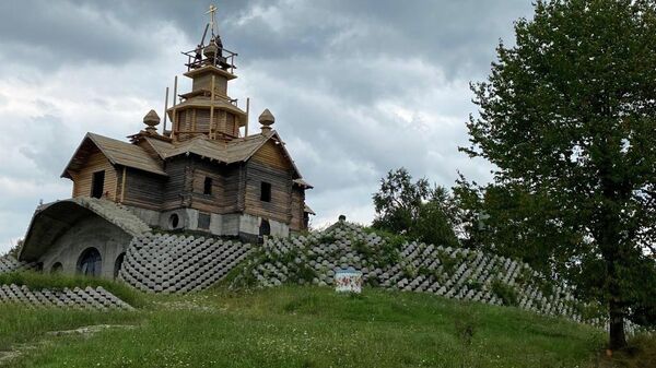  Biserică edificată în stil rusesc la Rona de Sus, Maramureș - Sputnik Moldova-România