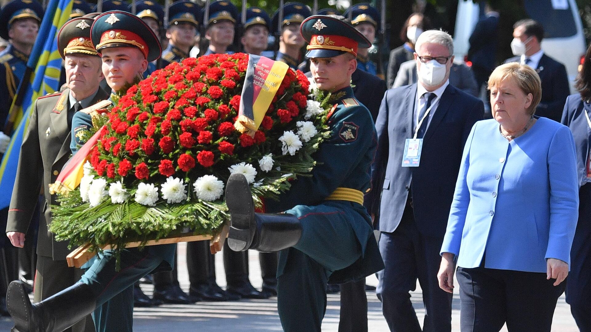 Канцлер Германии А. Меркель возложила цветы к Могиле Неизвестного Солдата - Sputnik Moldova-România, 1920, 20.08.2021