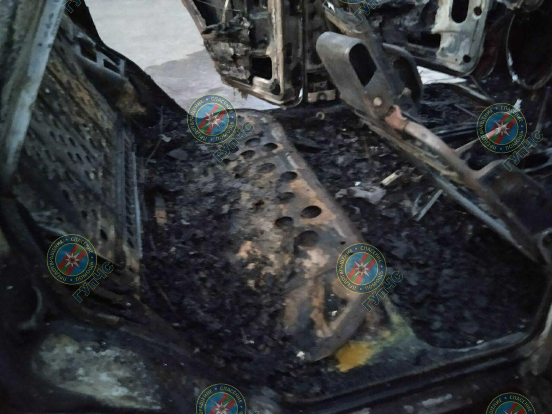 O mașină a ars ca o torță la Râbnița - Sputnik Moldova, 1920, 22.08.2021
