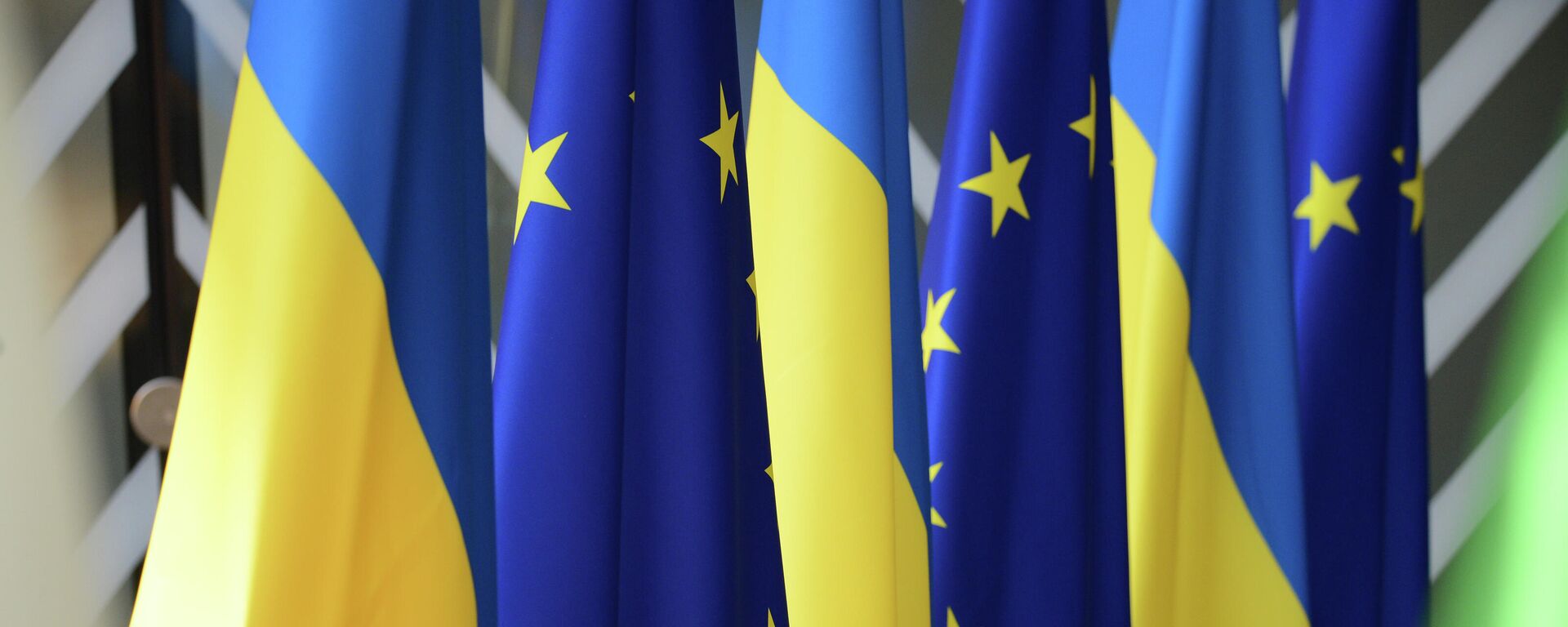 Флаги Украины и Европейского Союза. - Sputnik Молдова, 1920, 23.08.2021