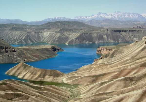 Band-e-Amir se observă în această imagine nedatată în provincial Band-e-Amir, Afganistan. Colecția în cascadă a lacurilor de munte de mare albastru a devenit primul parc național provizoriu din Afganistan miercuri, 22 aprilie 2009, deoarece națiunea afectată de violență a făcut un prim pas mare spre protejarea uneia dintre cele mai frumoase comori naturale. - Sputnik Moldova-România