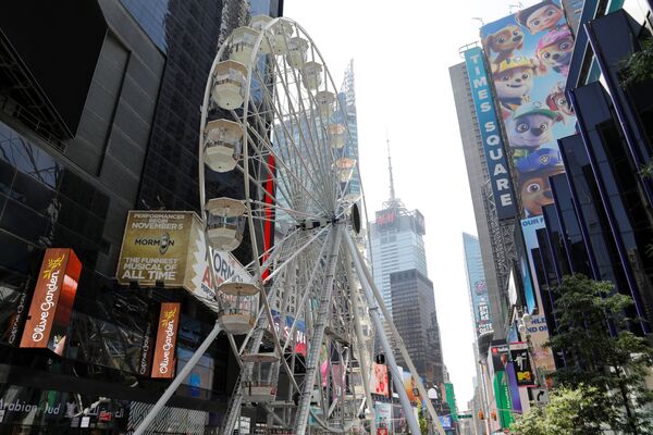 Колесо обозрения было установлено на, пожалуй, самой оживленной улице в Нью-Йорке – Таймс-сквер. - Sputnik Молдова