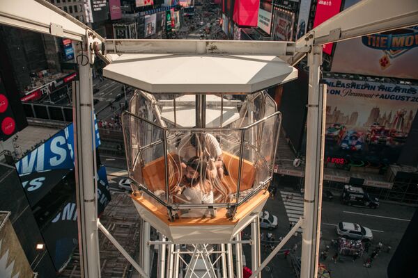 Посетители аттракциона могут взглянуть на Нью-Йорк с высоты птичьего полета: высота колеса – почти 40 метров. - Sputnik Молдова
