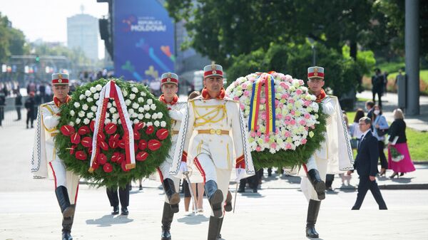 Возложение цветов в Кишиневе на 30-летие независимости Молдовы 2021 - Sputnik Moldova