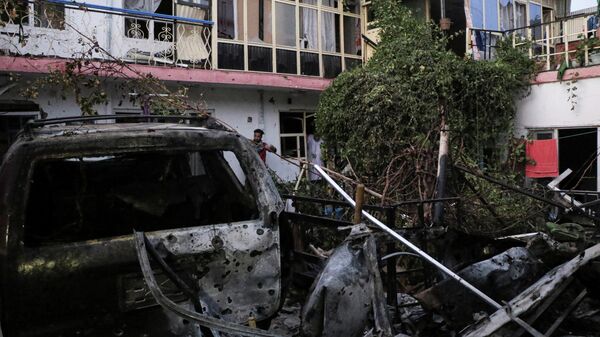 Общий вид жилого дома, разрушенного в результате ракетного обстрела в Кабуле - Sputnik Moldova-România