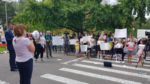 Protestul părinților în fața Guvernului - Sputnik Moldova