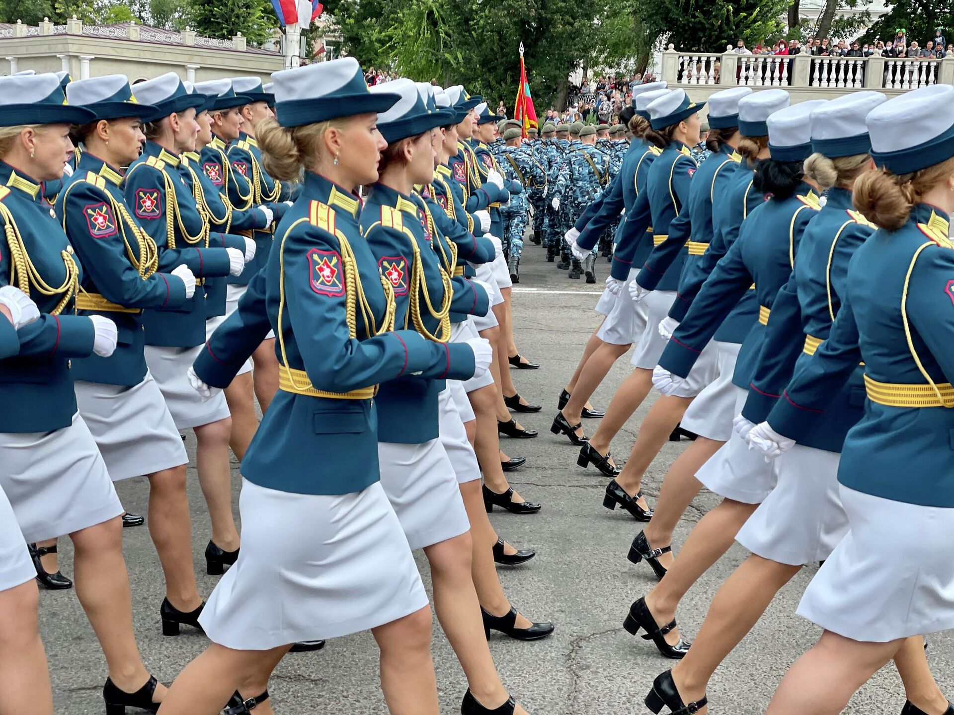 Военный парад в Тирасполе  - Sputnik Молдова, 1920, 02.09.2021