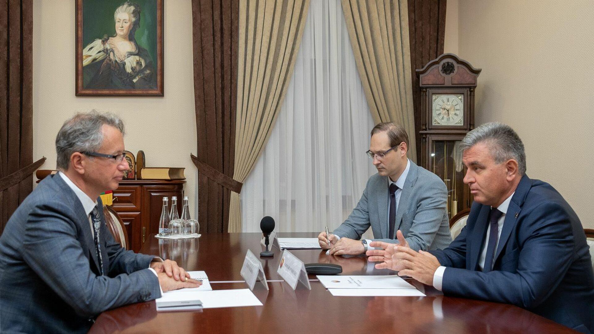 Лидер Приднестровья встретился с главой миссии ОБСЕ в Молдове - Sputnik Молдова, 1920, 07.09.2021
