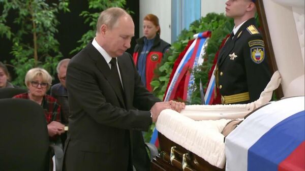 Russia: Putin pays last respects to emergencies minister in Moscow - Sputnik Moldova