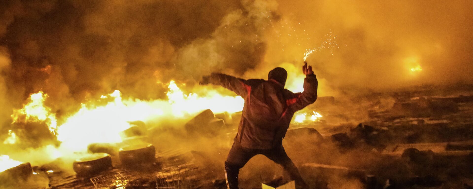Столкновения в центре Киева. 2014 год  - Sputnik Moldova, 1920, 13.09.2021