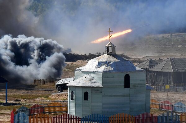 Un foc dintr-un sistem de lansare multiplă a rachetelor în timpul exercițiilor militare strategice comune ruso-belaruse „Vest 2021”, pe poligonul militar Obuz-Lesnovski, în apropiere de Baranovici. - Sputnik Moldova-România